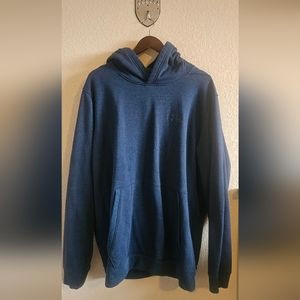 Umder Armour hooded pullover